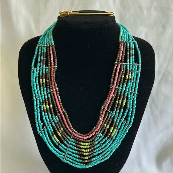 Handmade Indian Multicolor Seabead Bib Necklace - Picture 3 of 16